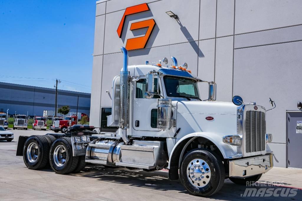Peterbilt 389 Trekkers