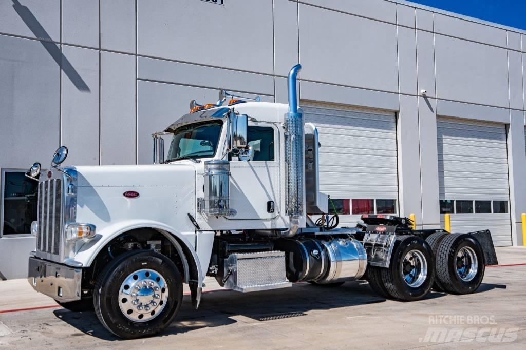 Peterbilt 389 Trekkers