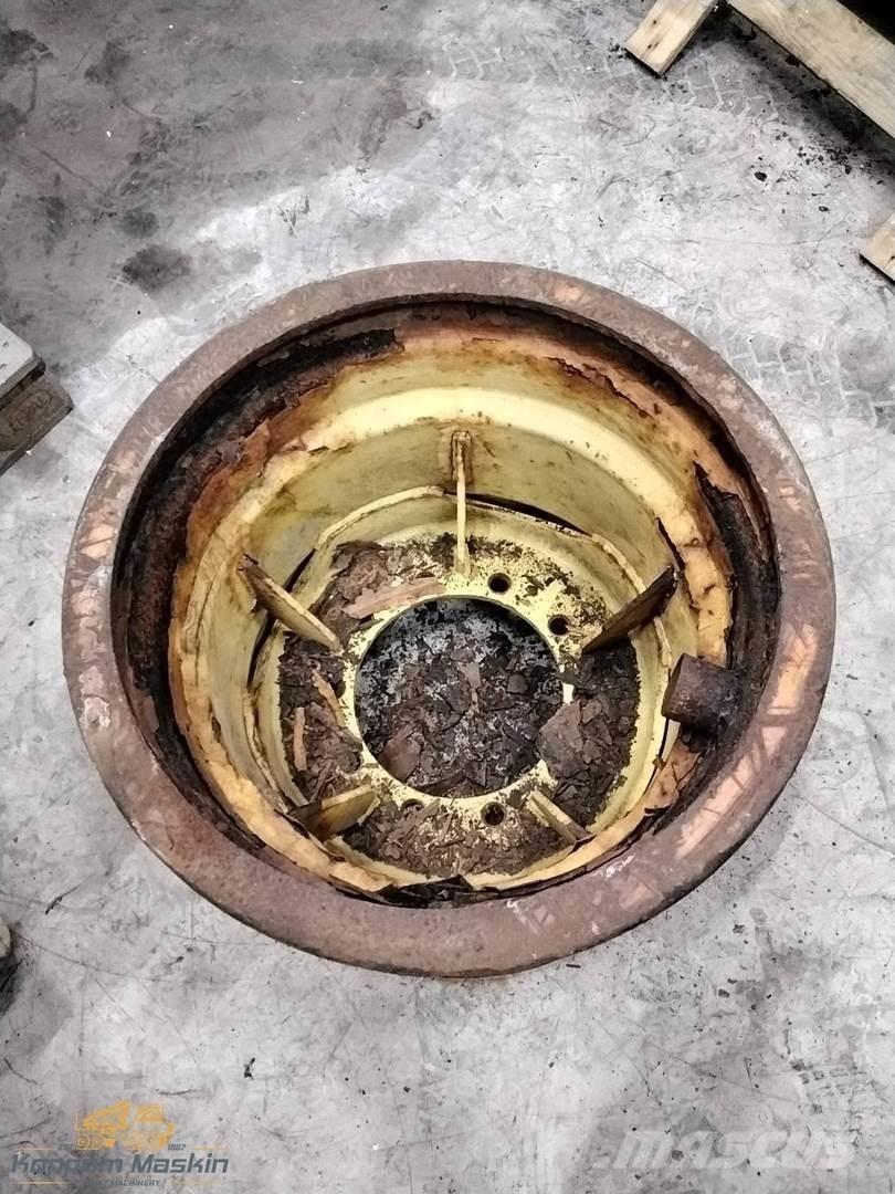 Ösa 250 20x26,5 Banden, wielen en velgen