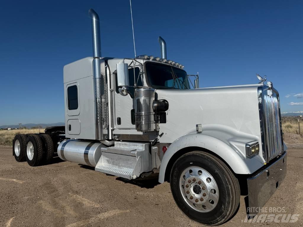 Kenworth W 900 Trekkers