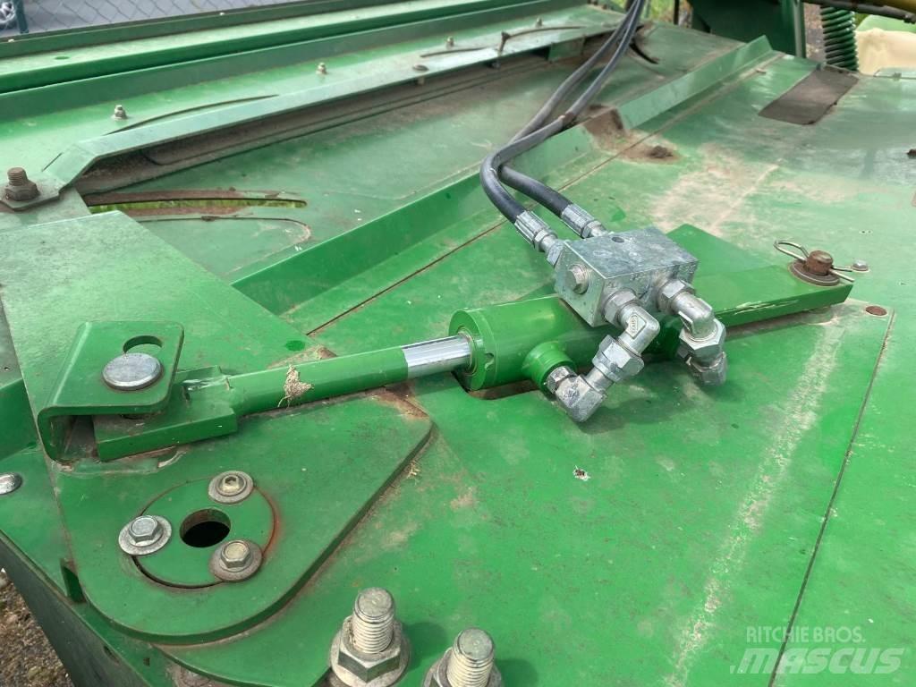 John Deere 730 Gemonteerde en gesleepte maaiers