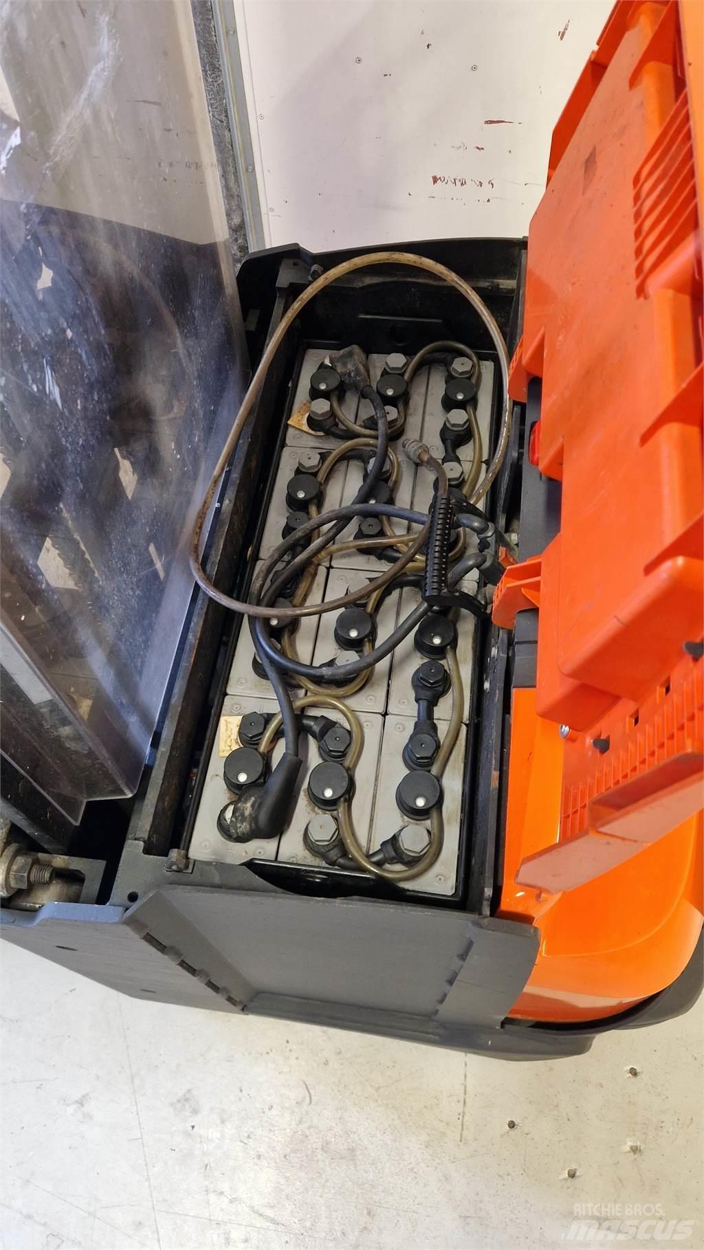 Toyota SWE140L Stapelaar meeloop