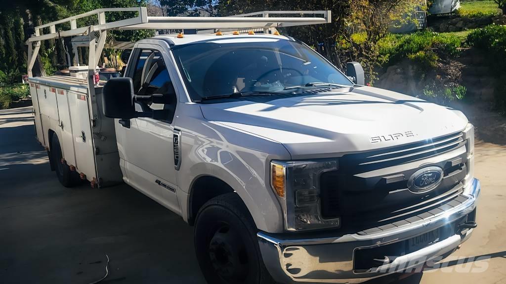 Ford F 350 XL Bestelwagens met open laadbak