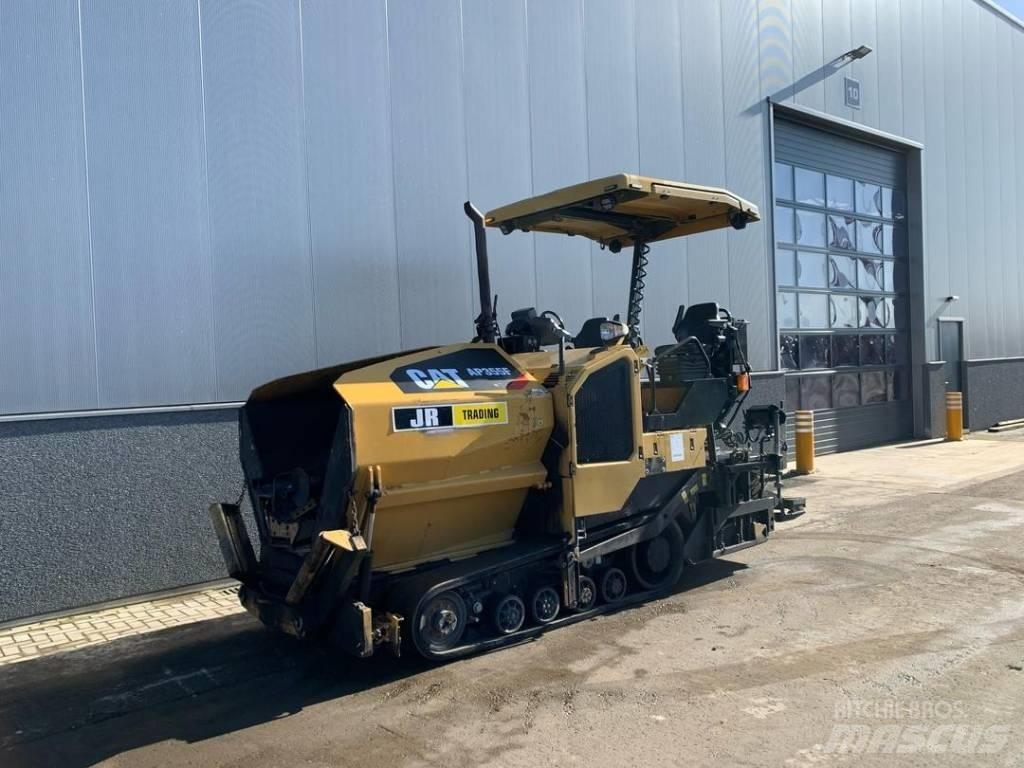 CAT AP355F Asfaltafwerkmachines