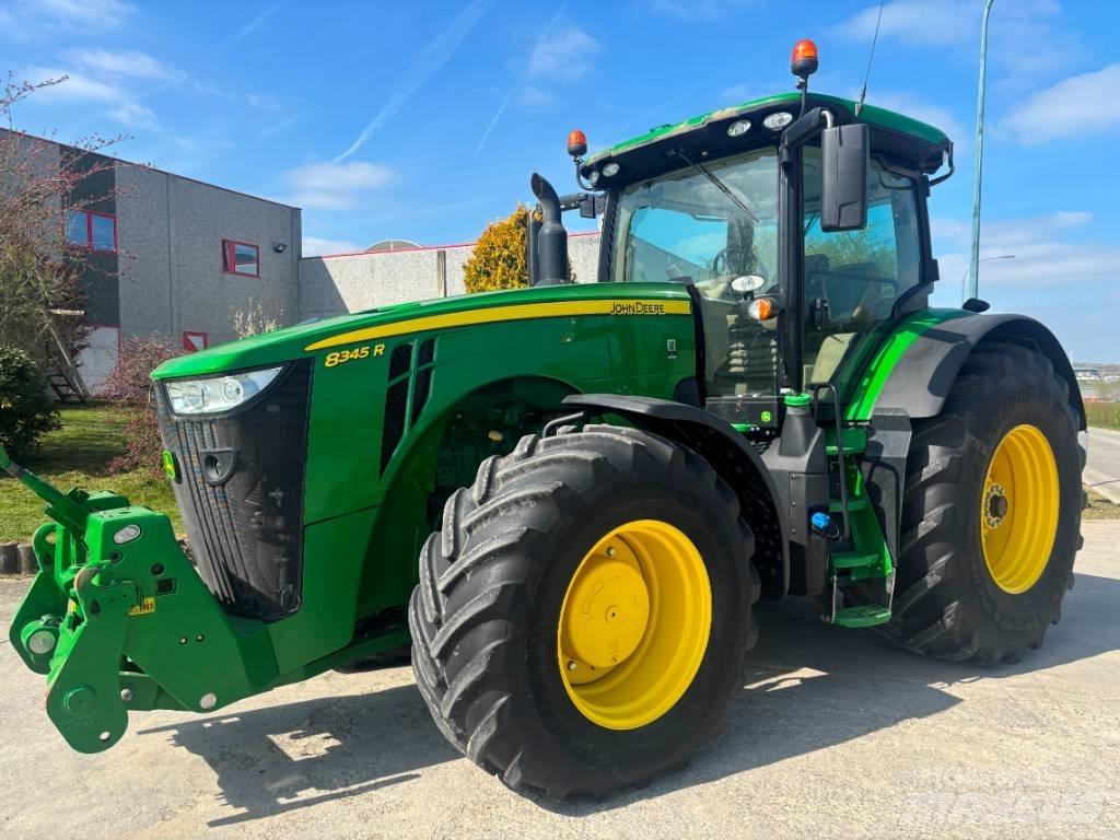John Deere 8345 R Tractoren