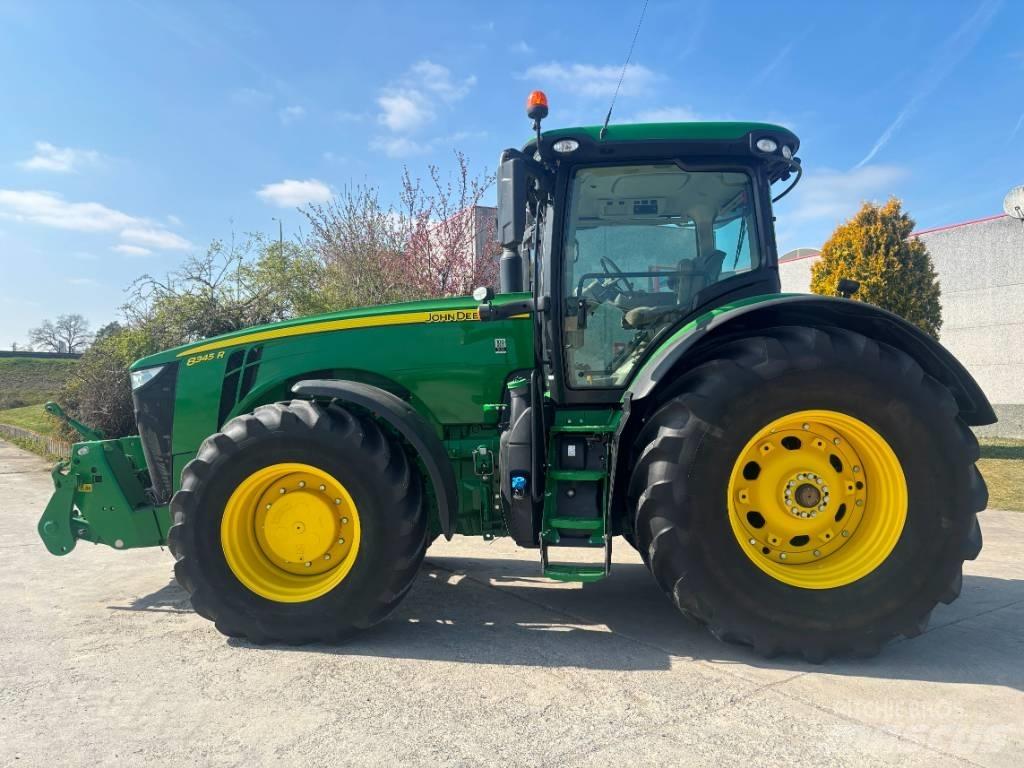 John Deere 8345 R Tractoren