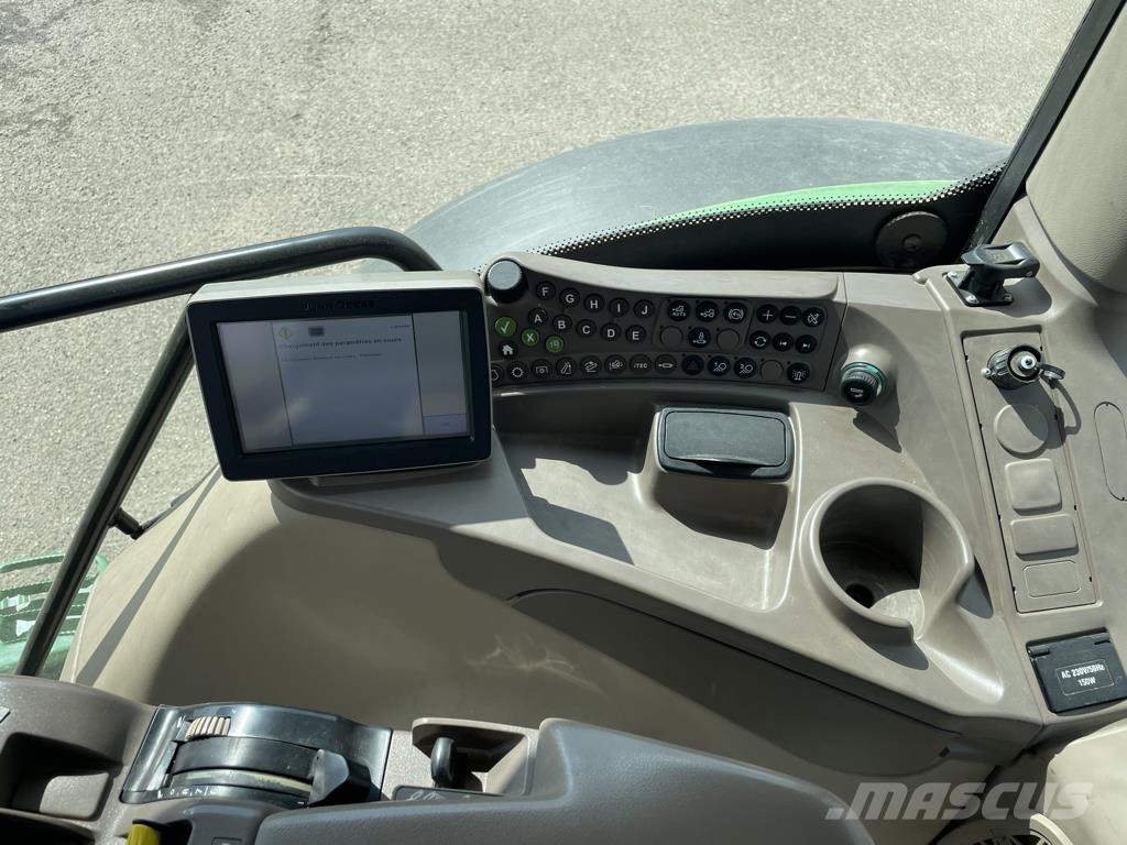 John Deere 6210R Tractoren