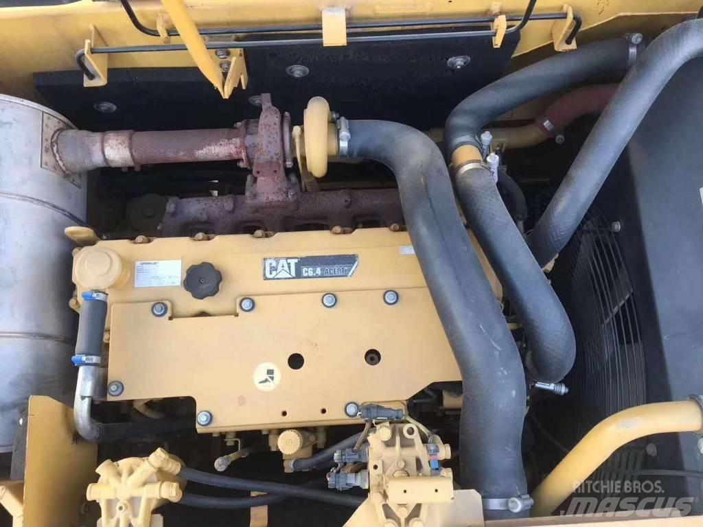 CAT 323 Rupsgraafmachines