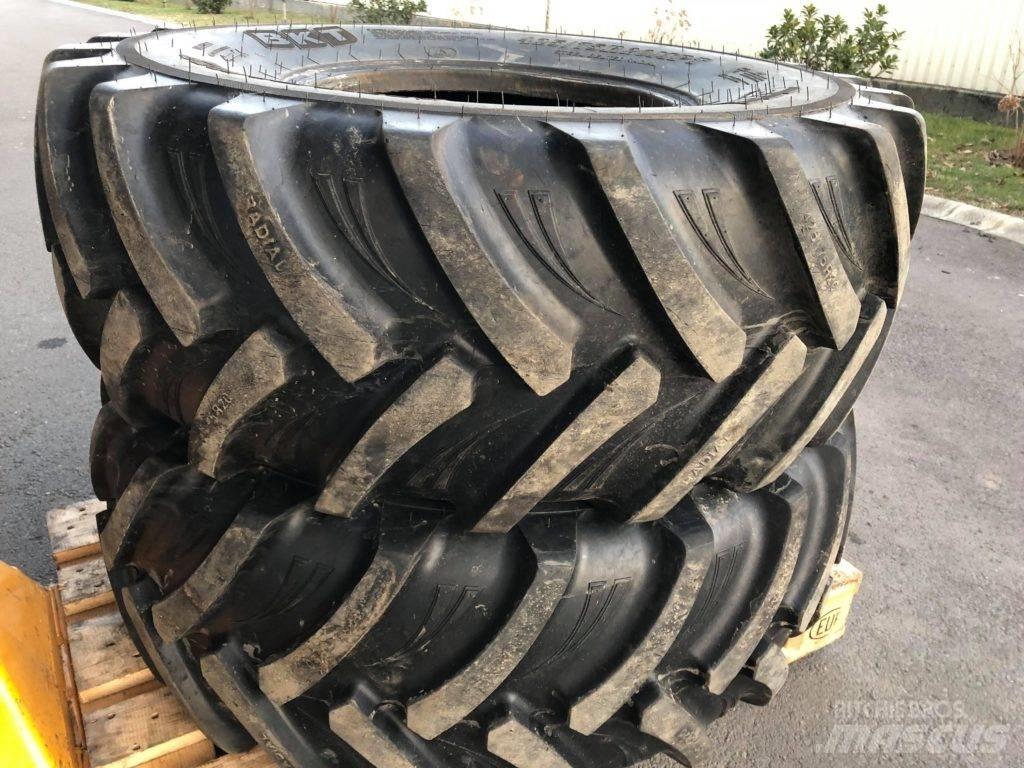 BKT 425/75R20 Banden, wielen en velgen