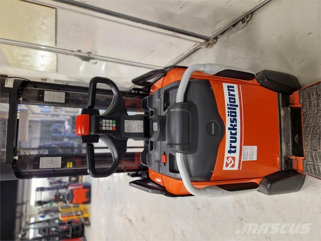 Toyota SPE120L Zelfrijdende stapelaars