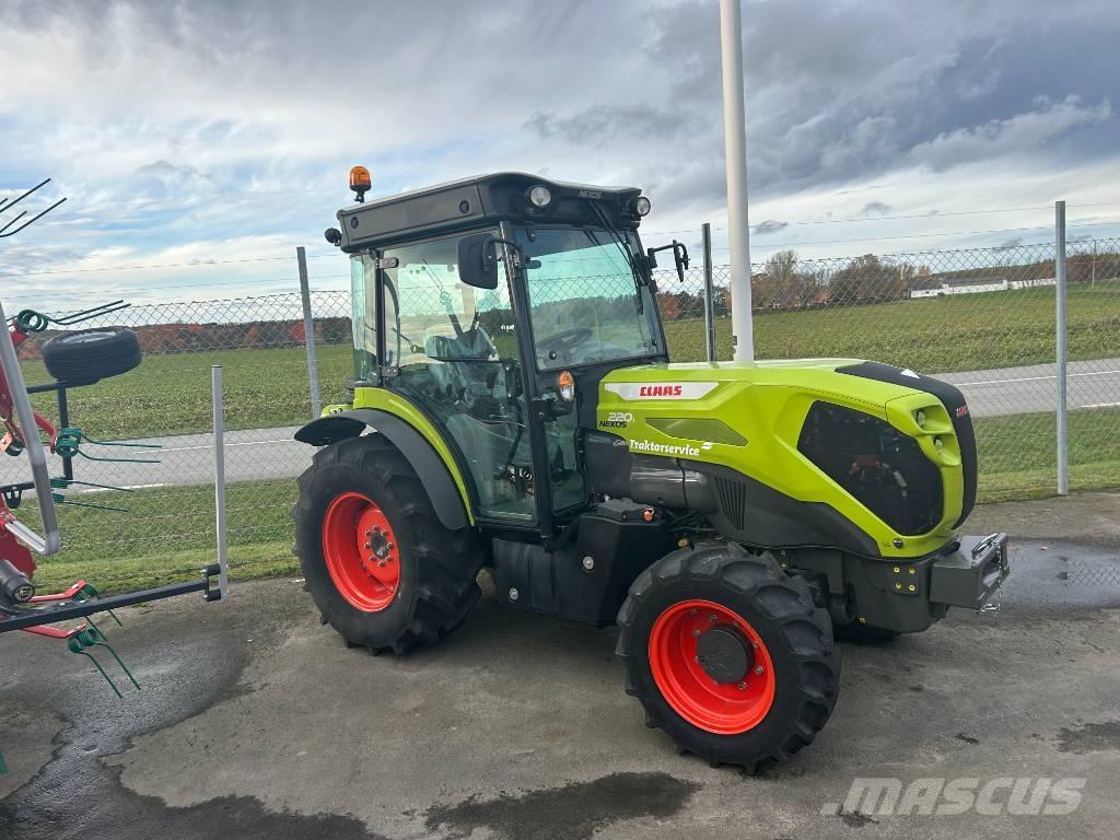 CLAAS Nexos 220 Tractoren