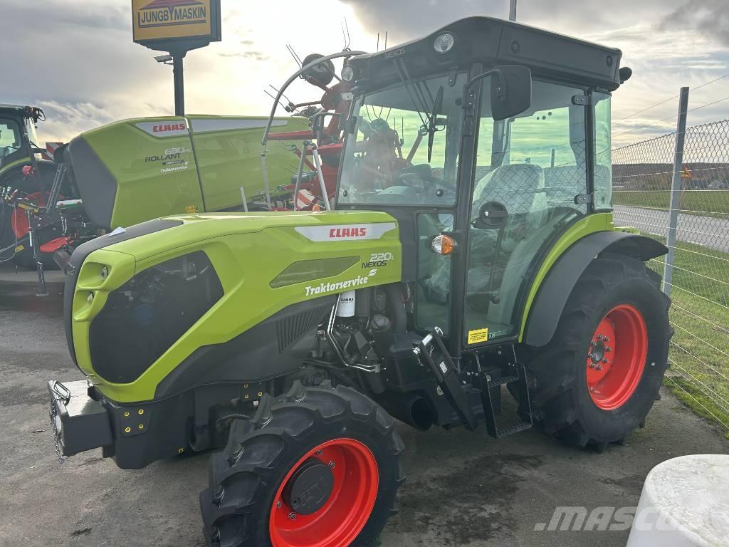 CLAAS Nexos 220 Tractoren