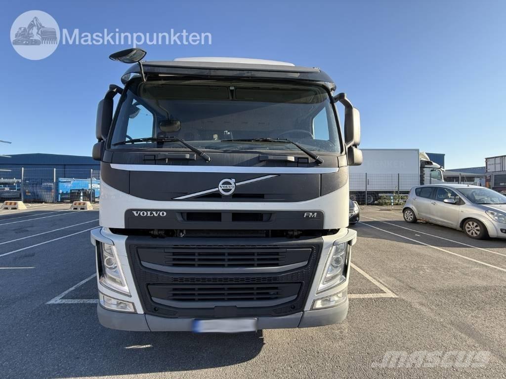 Volvo FM 340 Bakwagens met gesloten opbouw