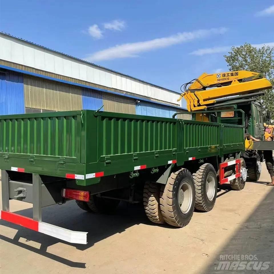 Howo 375 8x4 Vlakke laadvloer met kraan