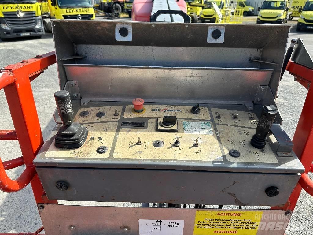 SkyJack SJ66T Knikarmhoogwerkers
