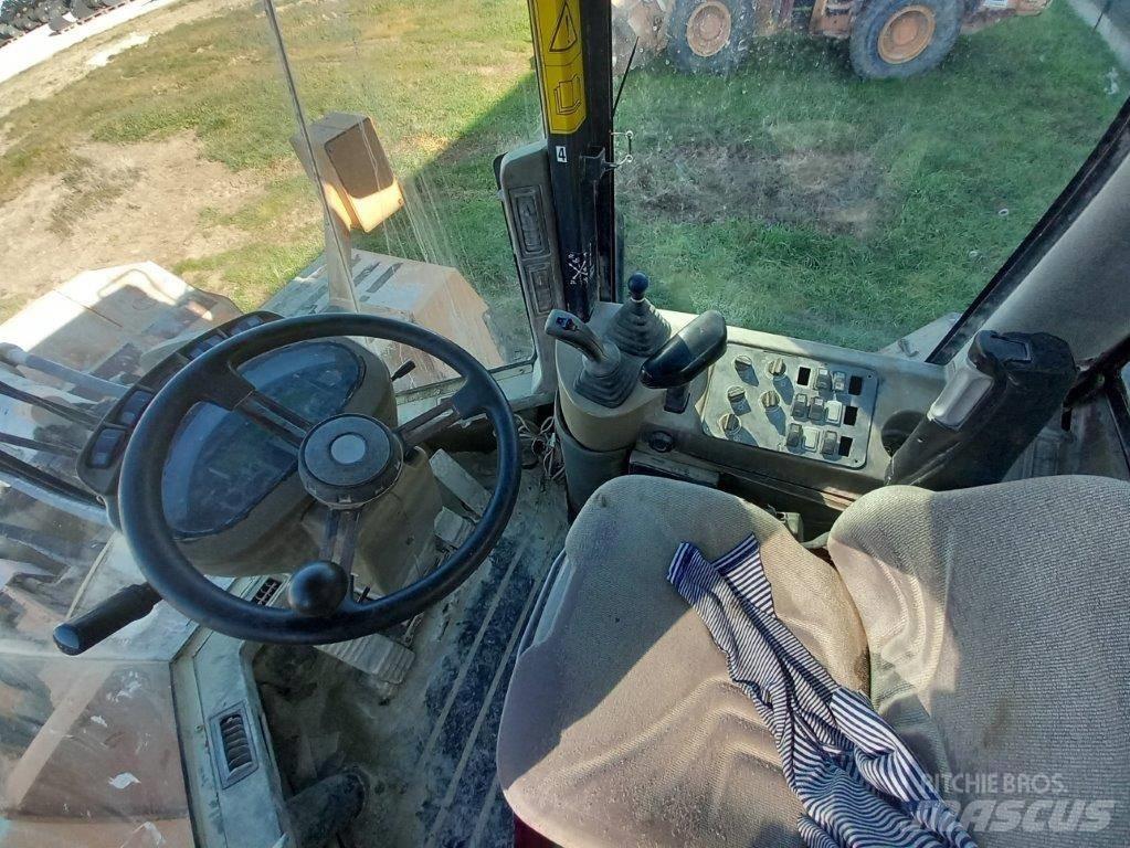 CASE 821 C Wielladers
