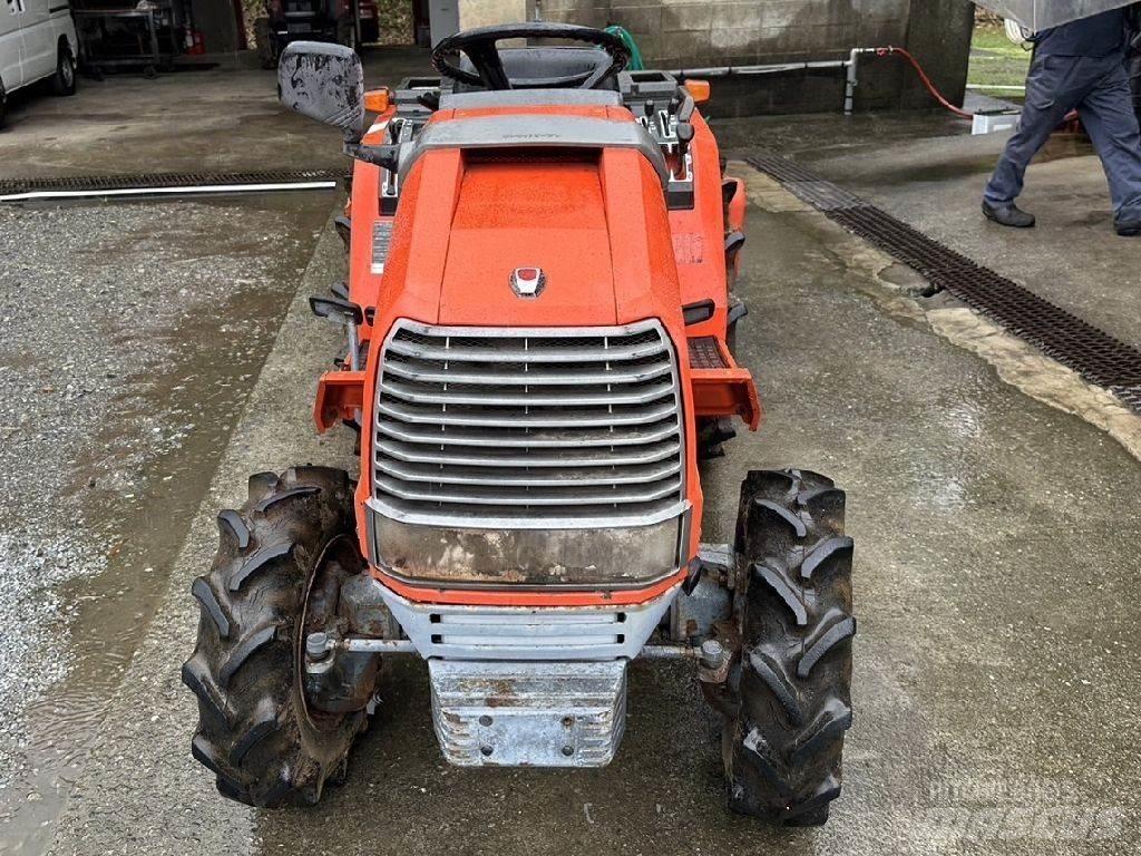 Kubota A-17 Tractoren