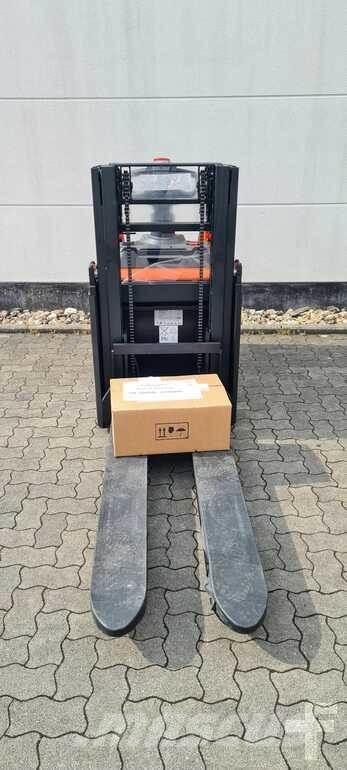 Toyota BT SPE200D Stapelaar meeloop