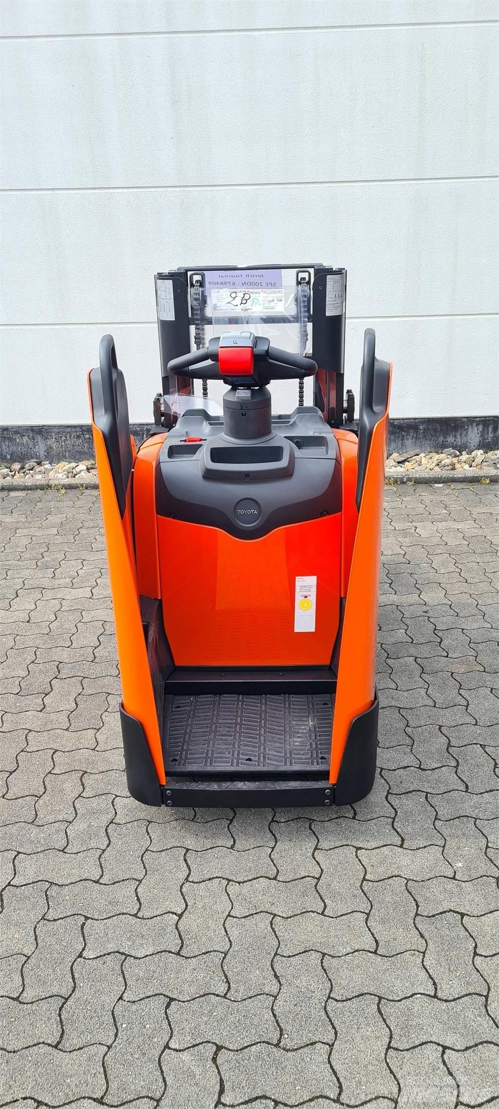 Toyota BT SPE200D Stapelaar meeloop