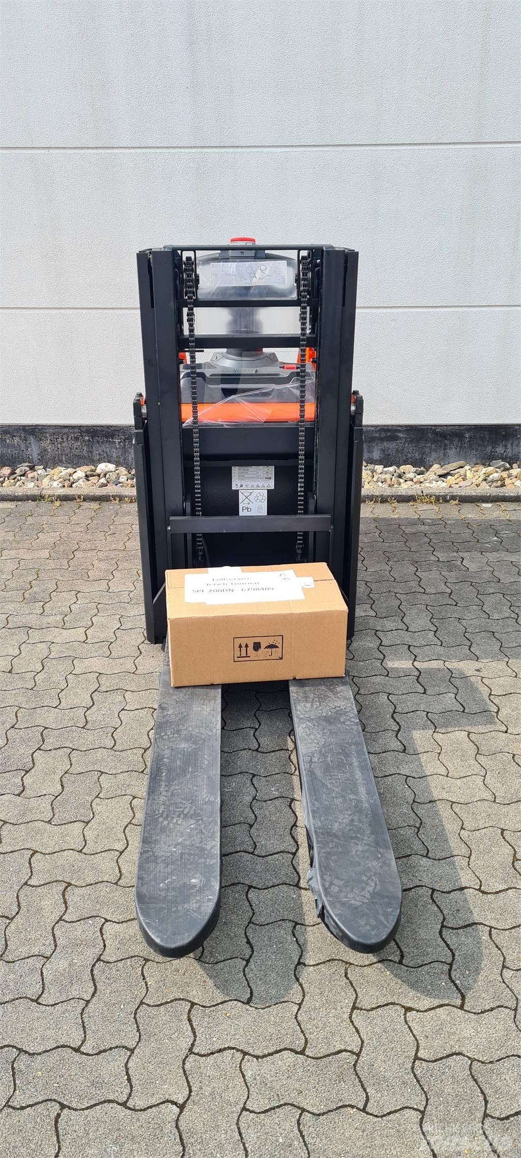 Toyota BT SPE200D Stapelaar meeloop