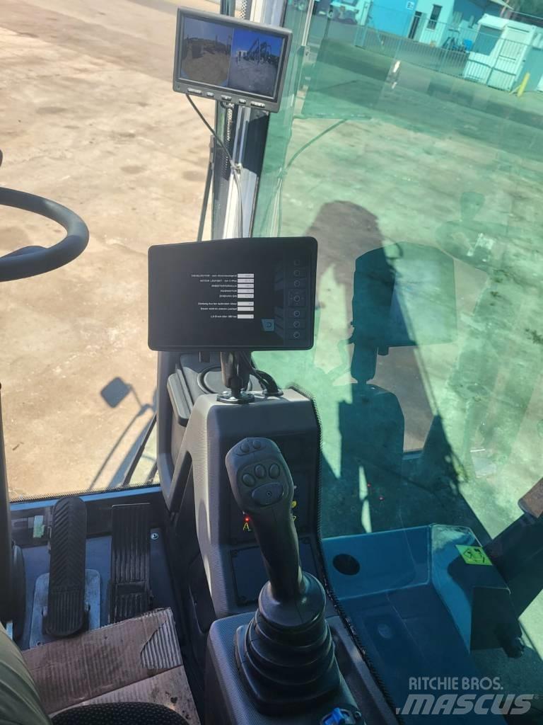 Fuchs MHL 331 Waste / industry handlers