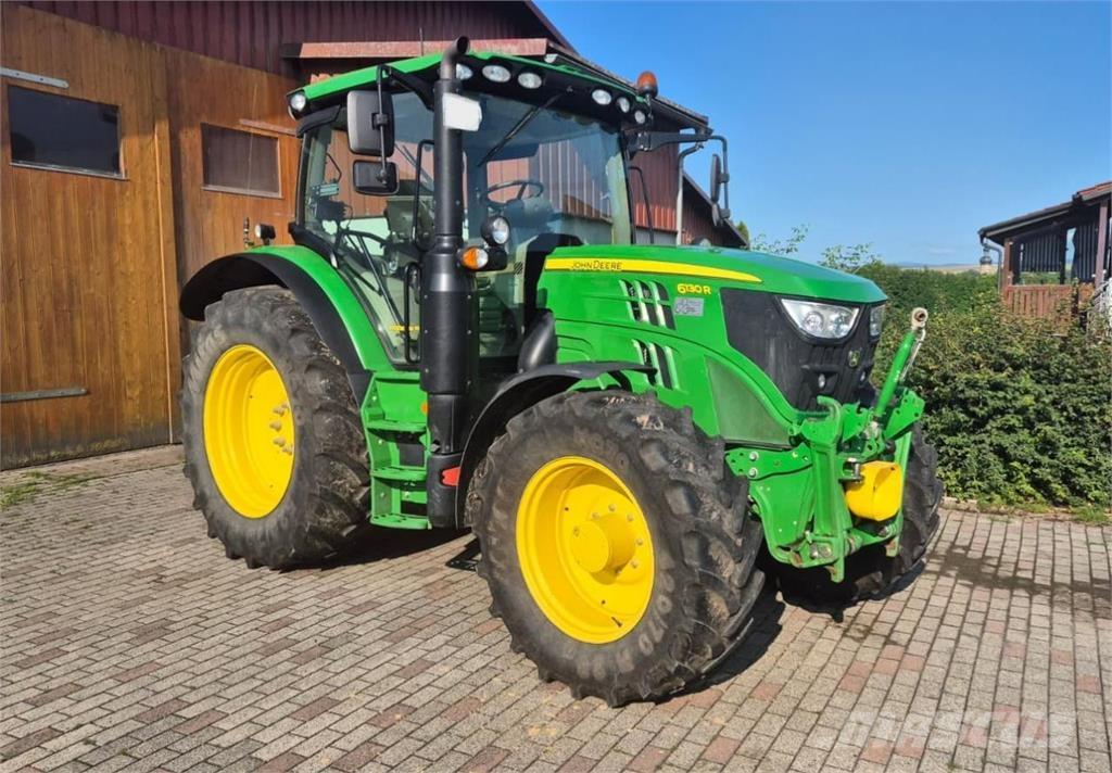 John Deere 6130R Tractoren