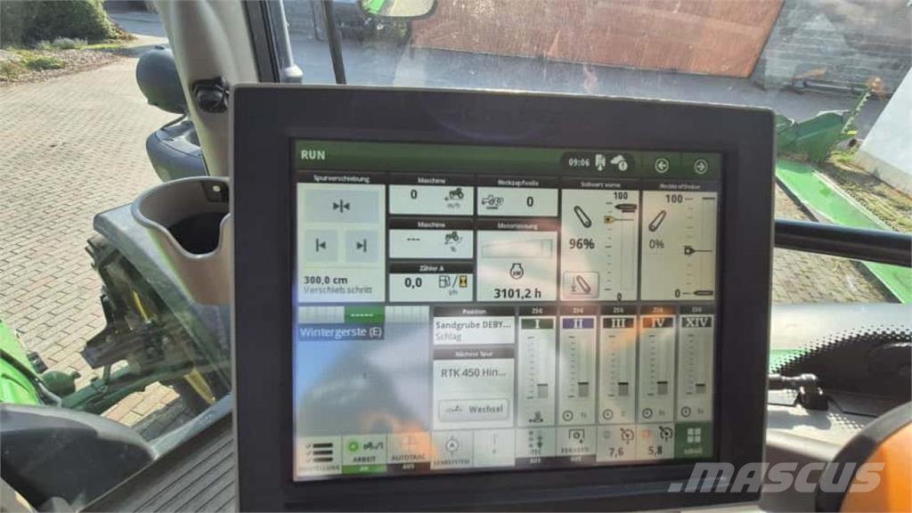 John Deere 6130R Tractoren