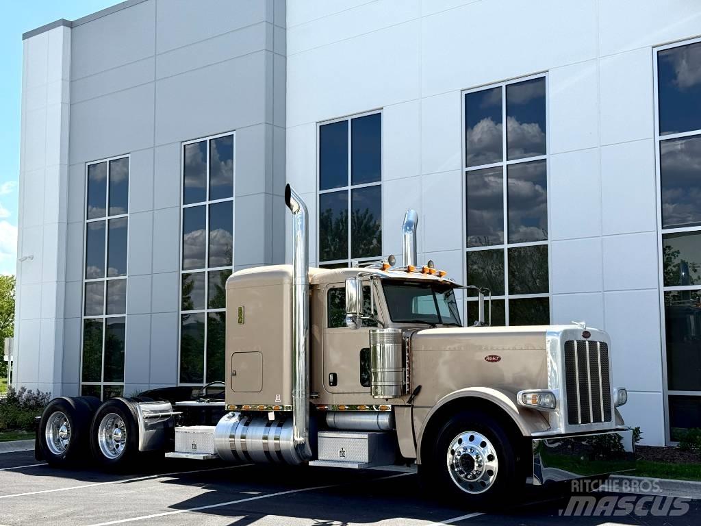 Peterbilt 389 Trekkers