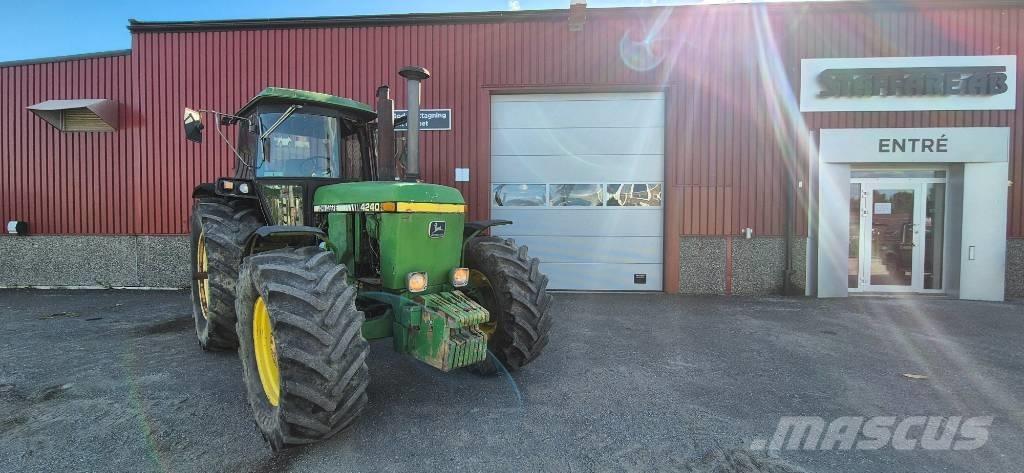 John Deere 4240 S Tractoren