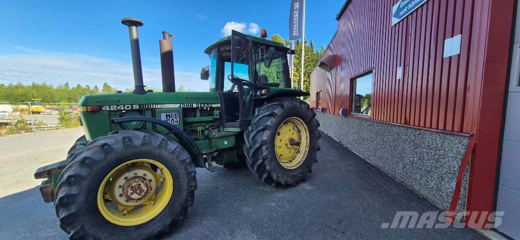 John Deere 4240 S Tractoren