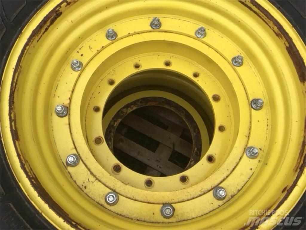Mitas 680/80R42 Banden, wielen en velgen