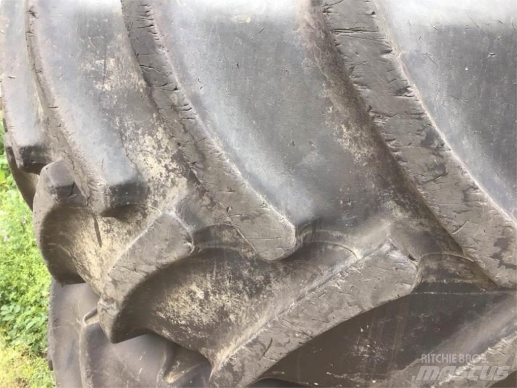 Mitas 680/80R42 Banden, wielen en velgen