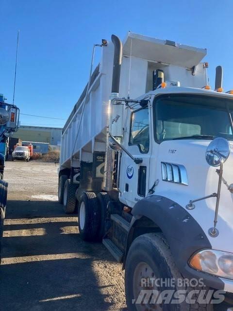Mack GU813 Kipper