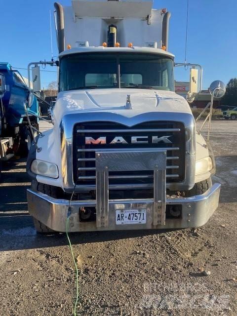 Mack GU813 Kipper