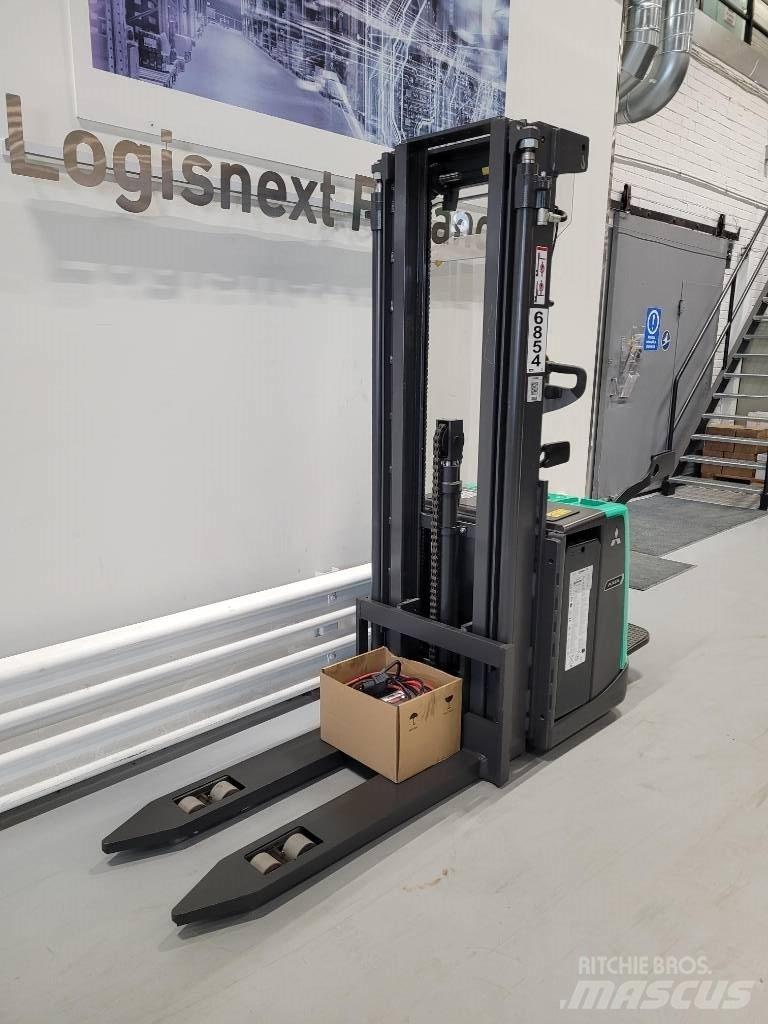 Mitsubishi SBV 16 P Zelfrijdende stapelaars