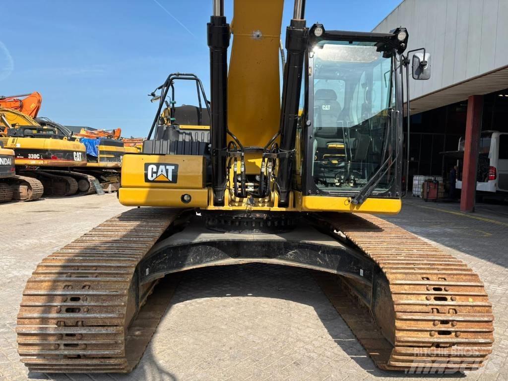 CAT 330 Rupsgraafmachines
