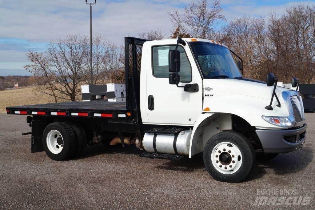 International MV 607 Platte bakwagens