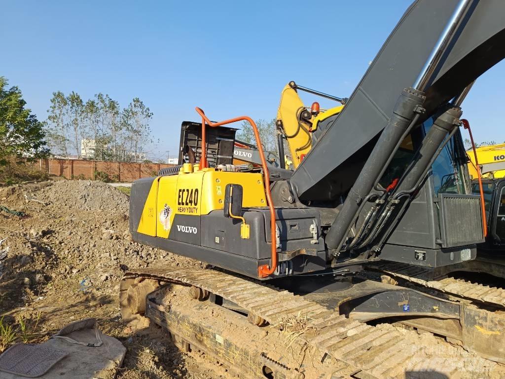 Volvo EC 240 Rupsgraafmachines