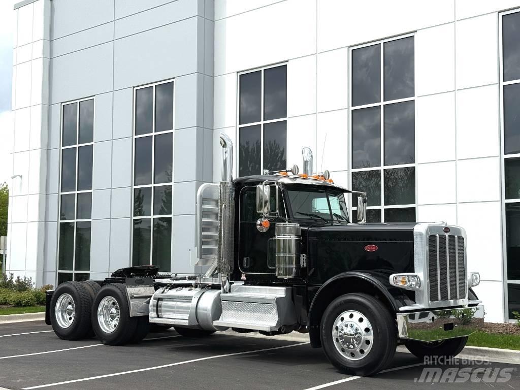 Peterbilt 389 Trekkers