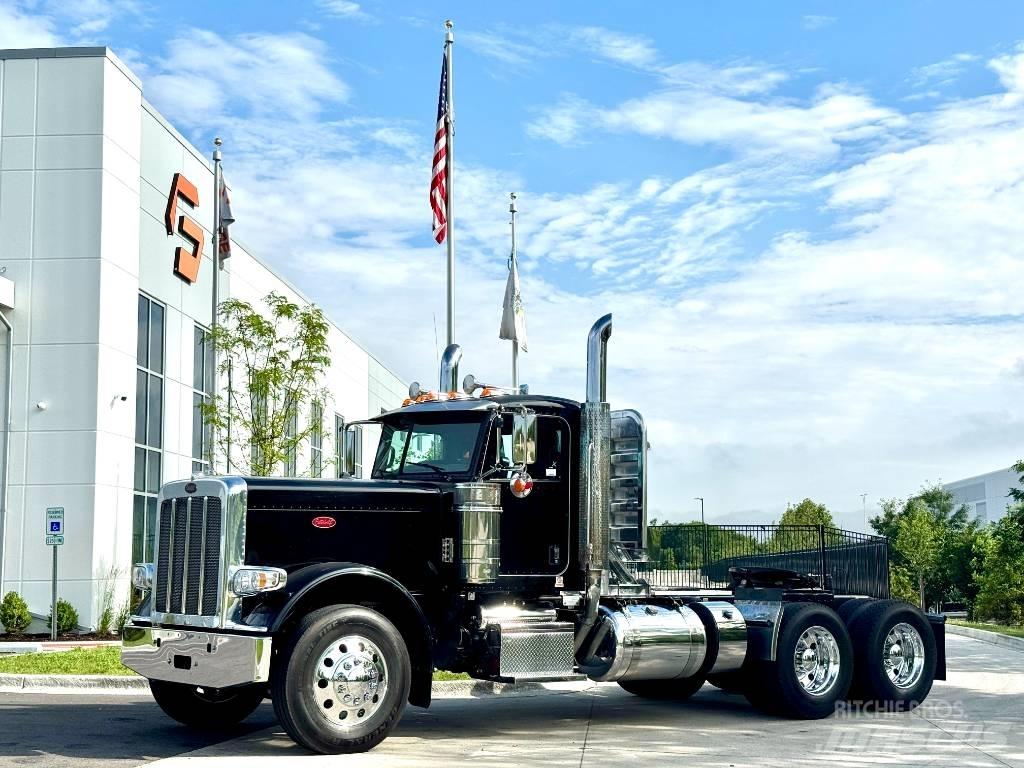 Peterbilt 389 Trekkers