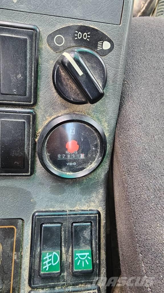 Volvo EW 140 B Wielgraafmachines