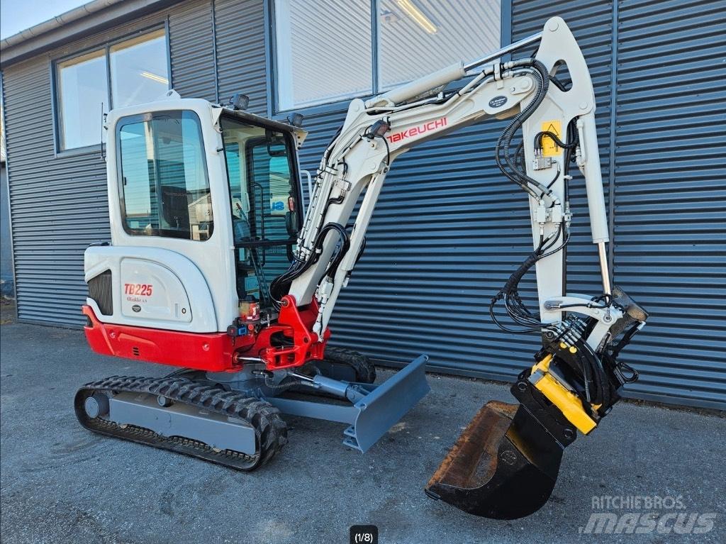 Takeuchi TB 225 Minigraafmachines < 7t