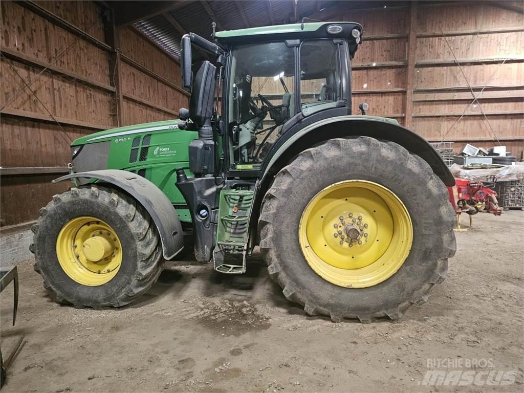 John Deere 6250 R Tractoren