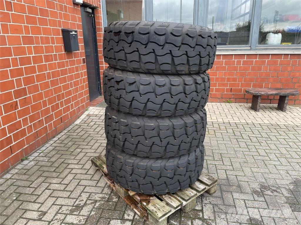 Aeolus 405/70R20 Banden, wielen en velgen