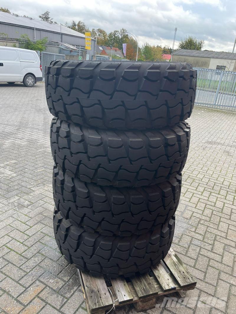 Aeolus 405/70R20 Banden, wielen en velgen