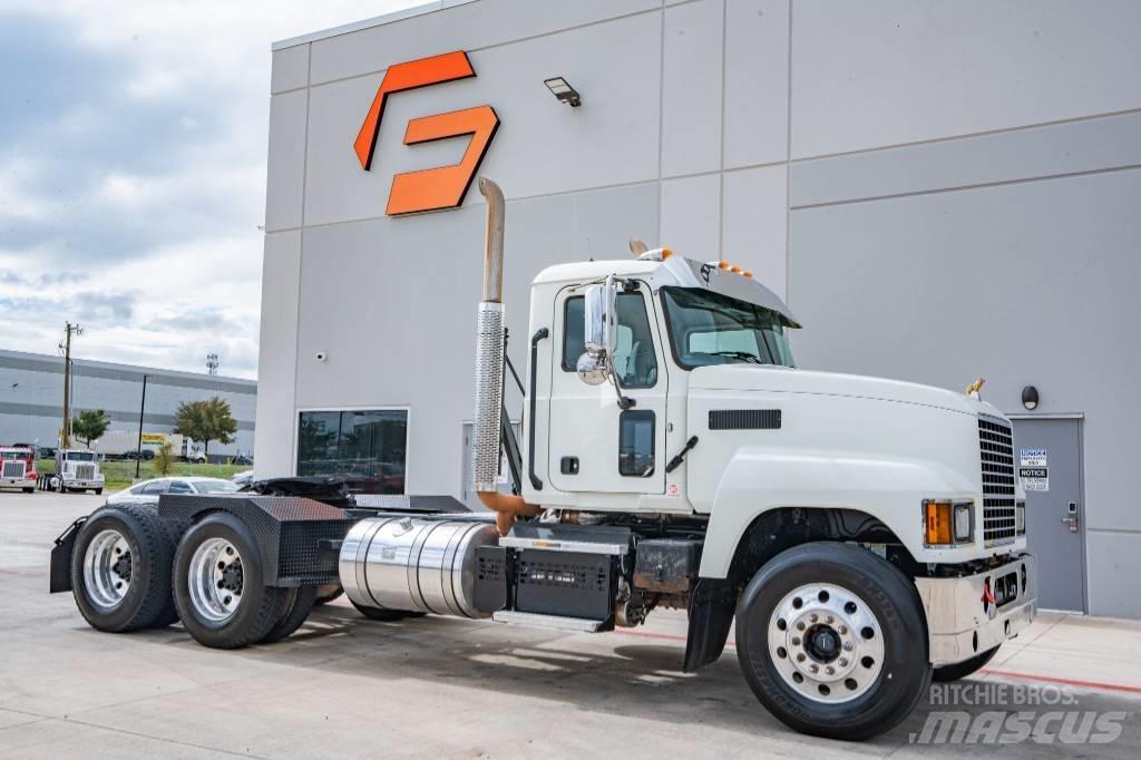 Mack Pinnacle 64T Trekkers