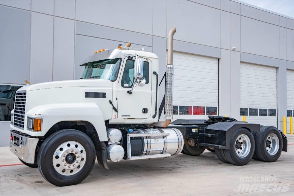 Mack Pinnacle 64T Trekkers