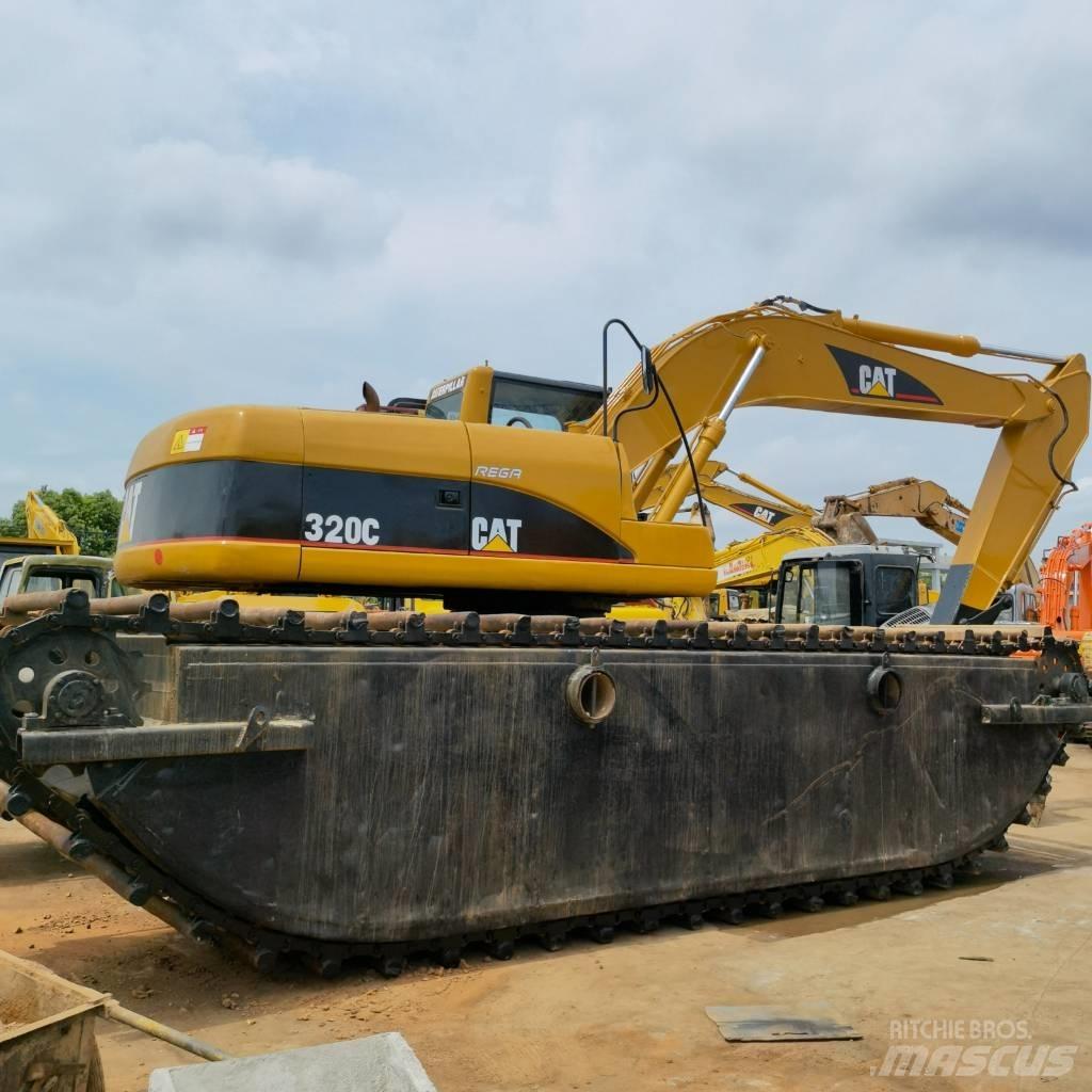 CAT 320 C Amfibische graafmachines