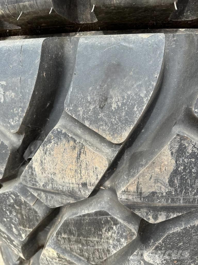  ROCK RADIAL 23.5R25 Banden, wielen en velgen
