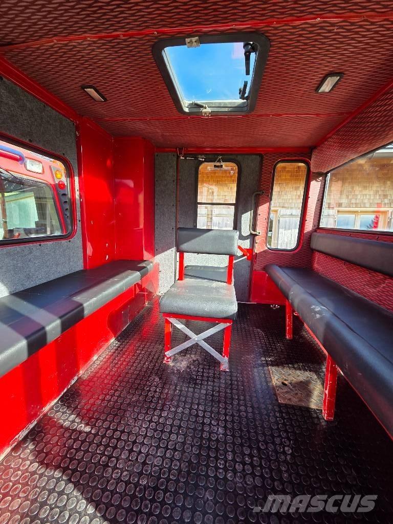  Pistenbully 300 DD Sneeuwruimers en -schuivers